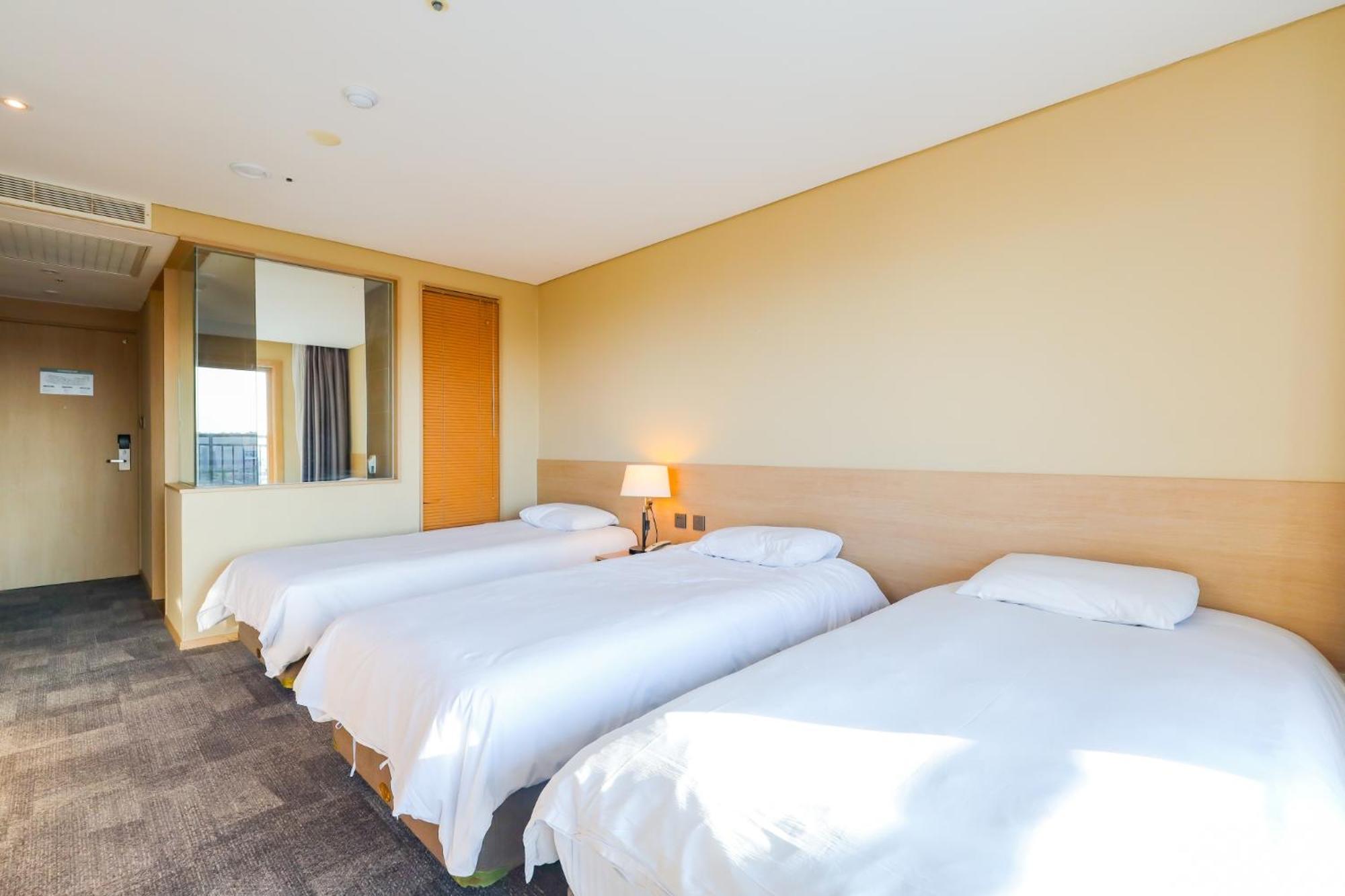 From H The Best Hotel Jeju Seongsan Сеогвипо Екстериор снимка