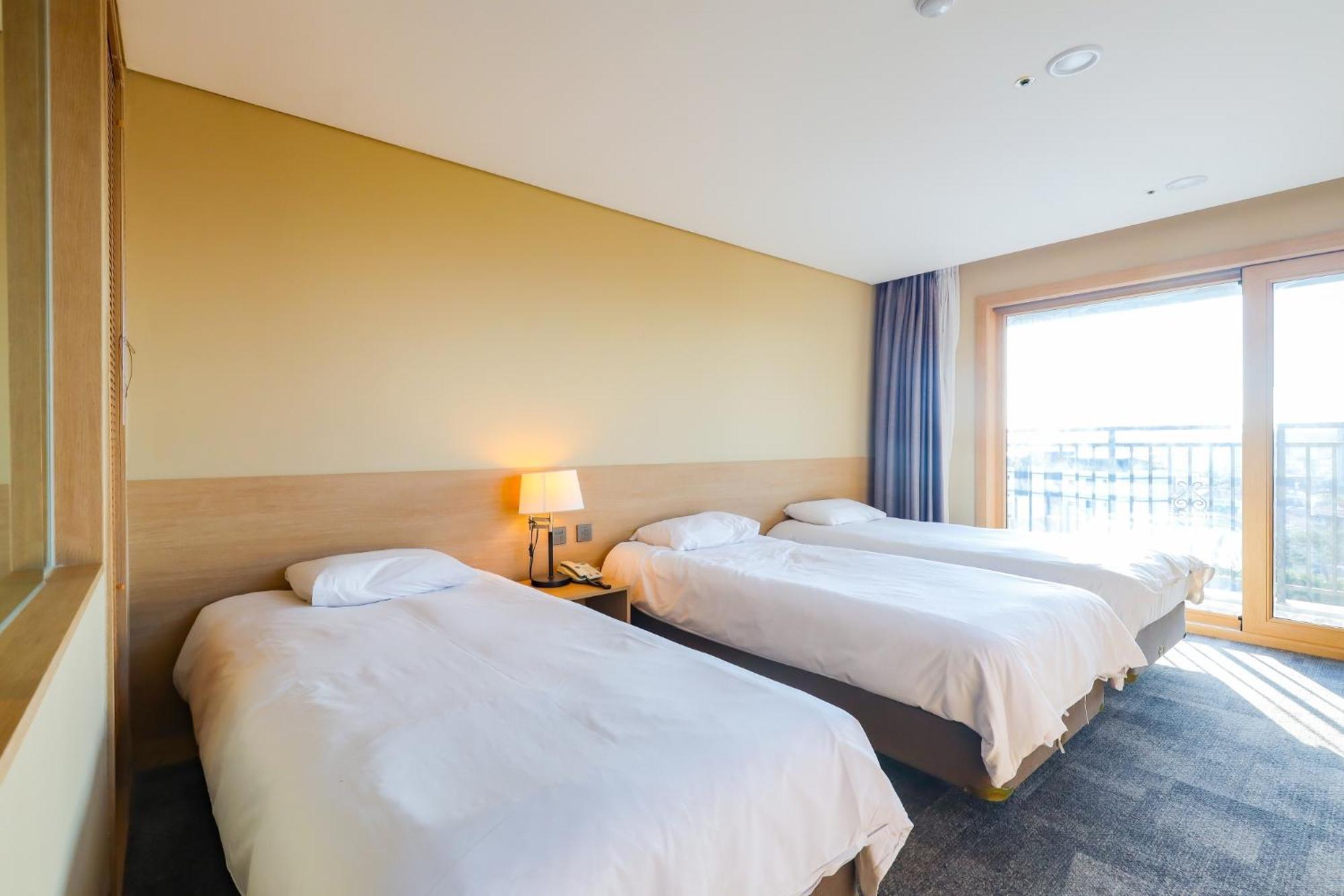 From H The Best Hotel Jeju Seongsan Сеогвипо Екстериор снимка