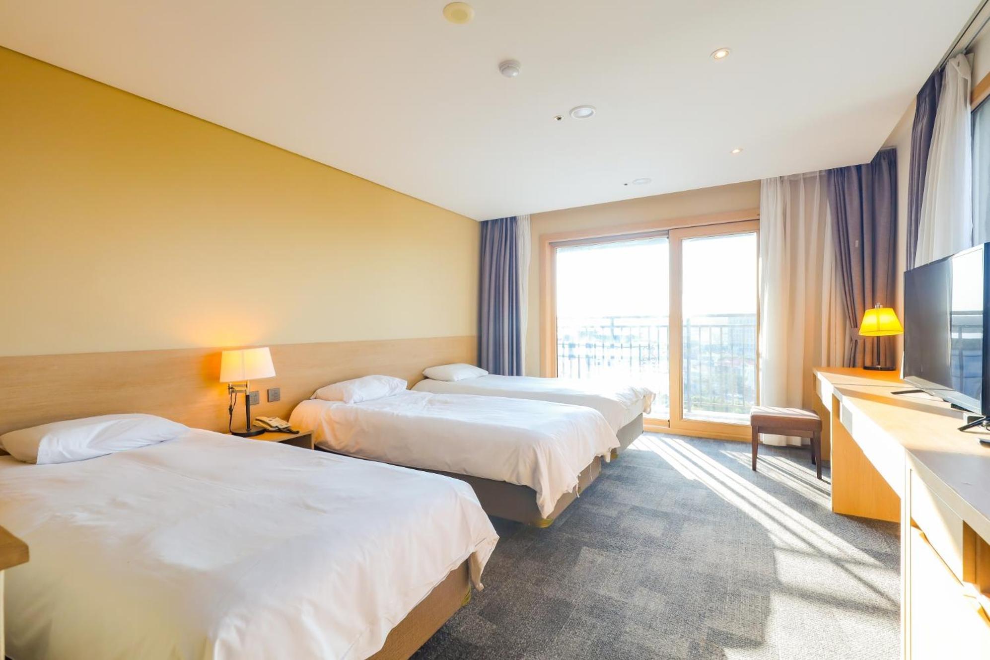 From H The Best Hotel Jeju Seongsan Сеогвипо Екстериор снимка
