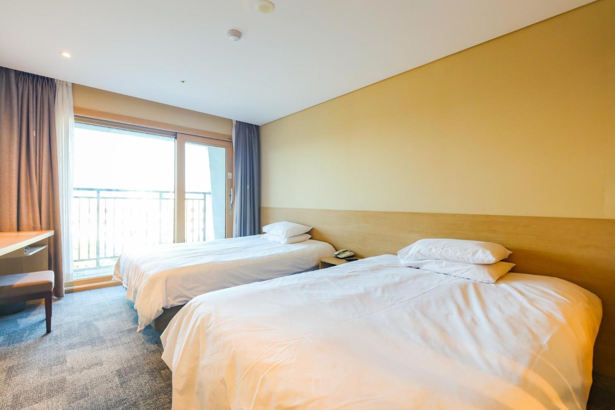From H The Best Hotel Jeju Seongsan Сеогвипо Екстериор снимка