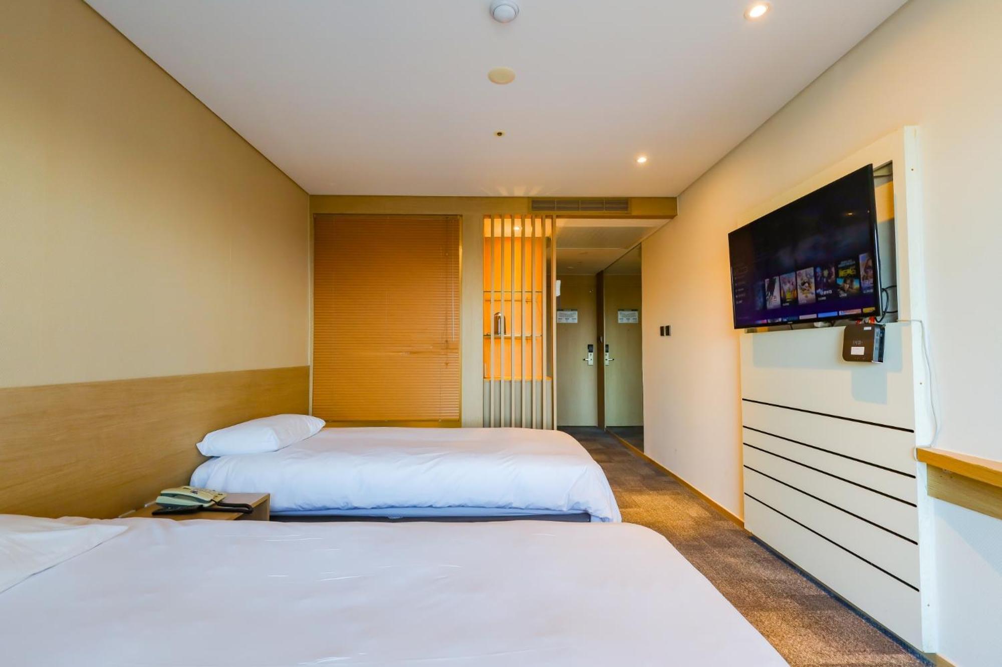 From H The Best Hotel Jeju Seongsan Сеогвипо Екстериор снимка