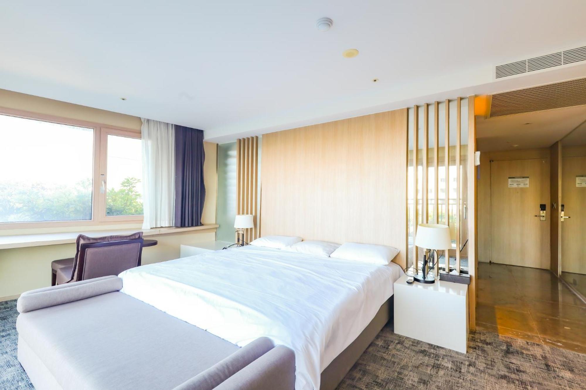 From H The Best Hotel Jeju Seongsan Сеогвипо Екстериор снимка