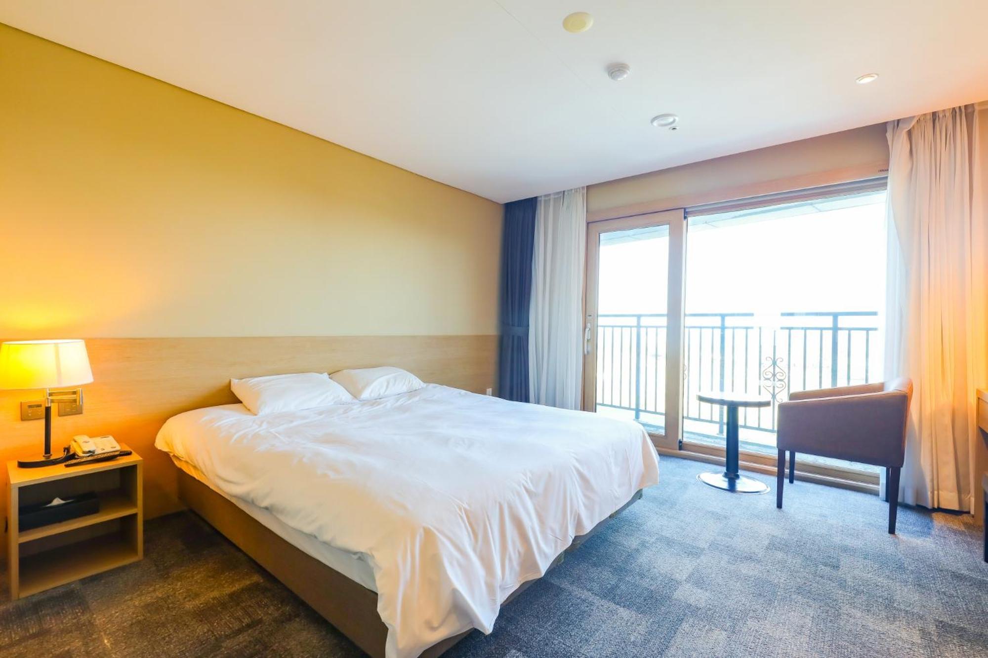 From H The Best Hotel Jeju Seongsan Сеогвипо Екстериор снимка