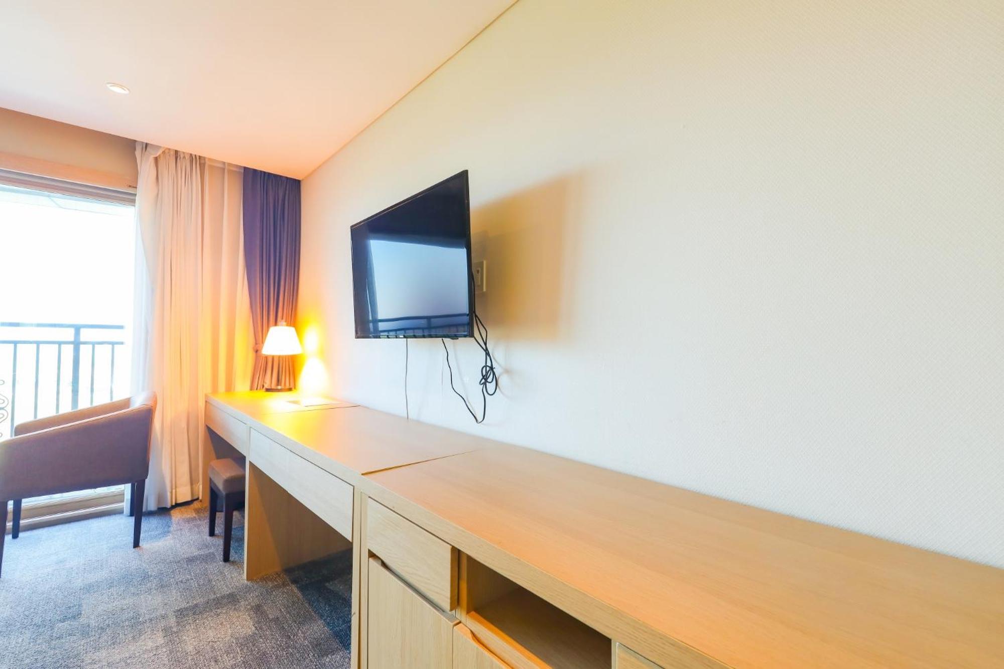 From H The Best Hotel Jeju Seongsan Сеогвипо Екстериор снимка