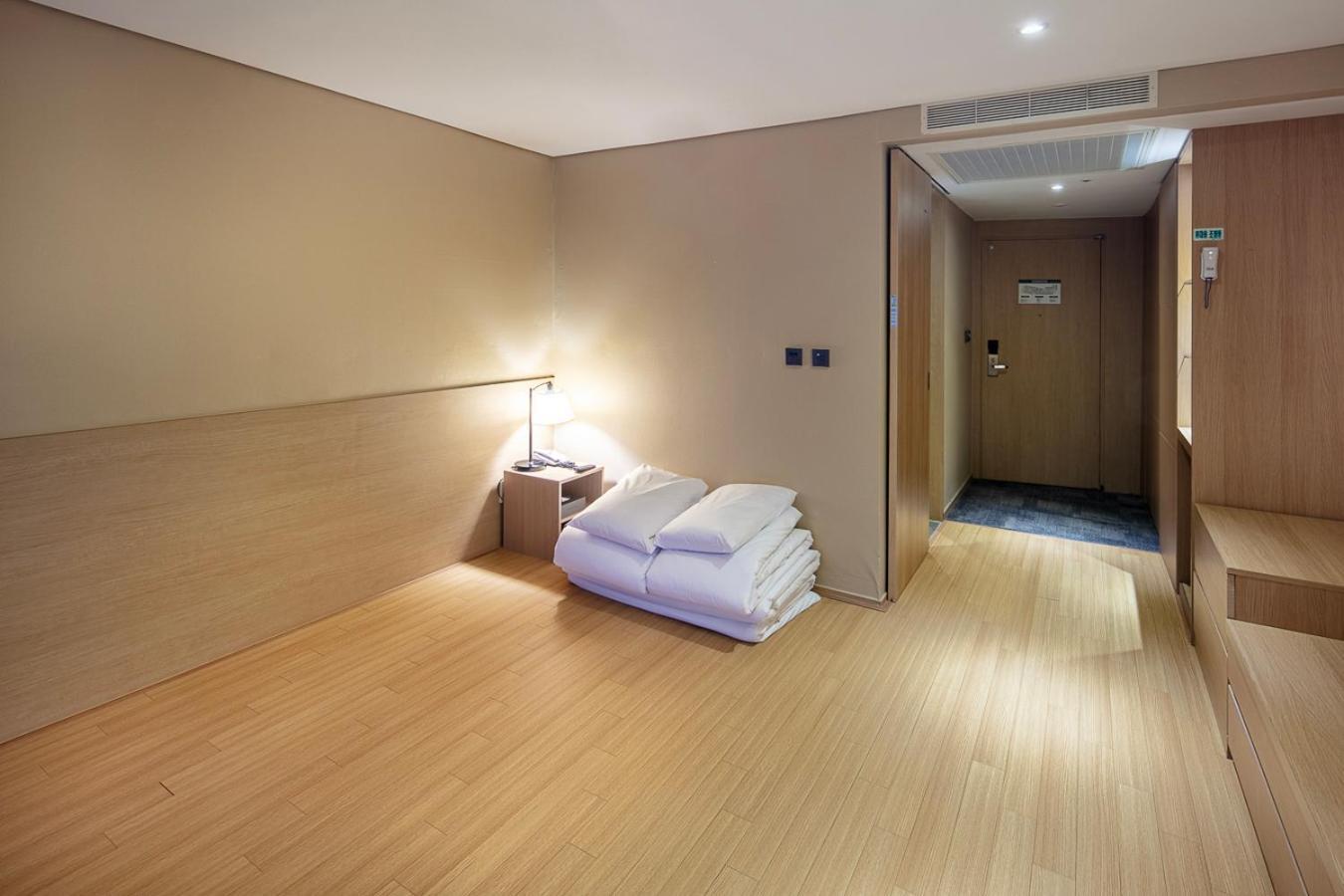 From H The Best Hotel Jeju Seongsan Сеогвипо Екстериор снимка