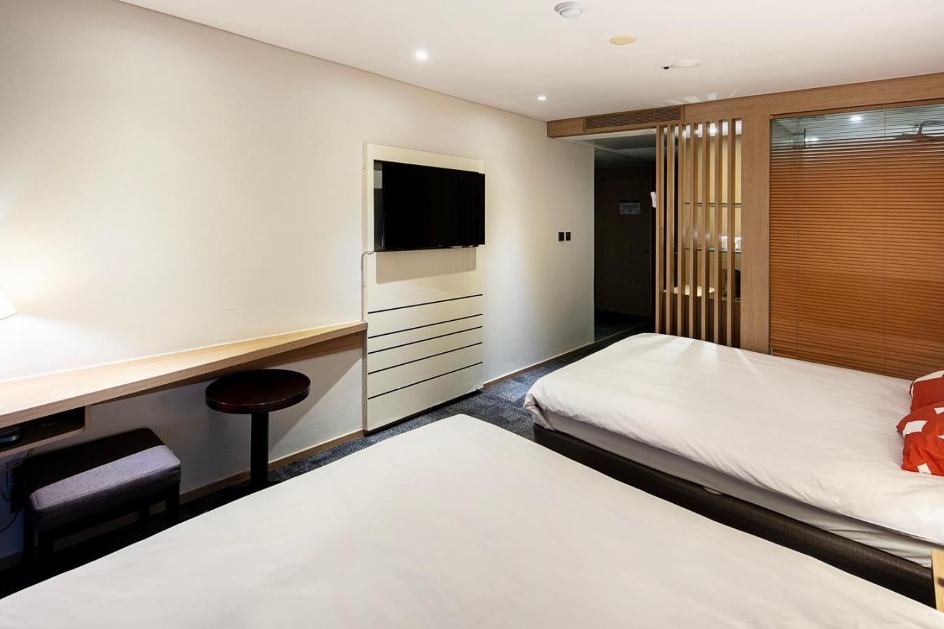 From H The Best Hotel Jeju Seongsan Сеогвипо Екстериор снимка