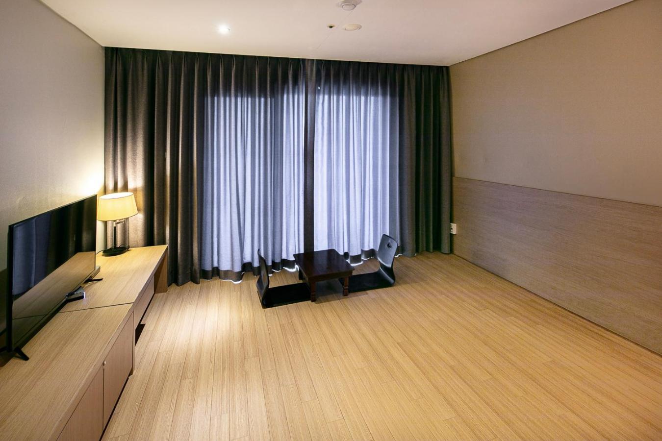 From H The Best Hotel Jeju Seongsan Сеогвипо Екстериор снимка