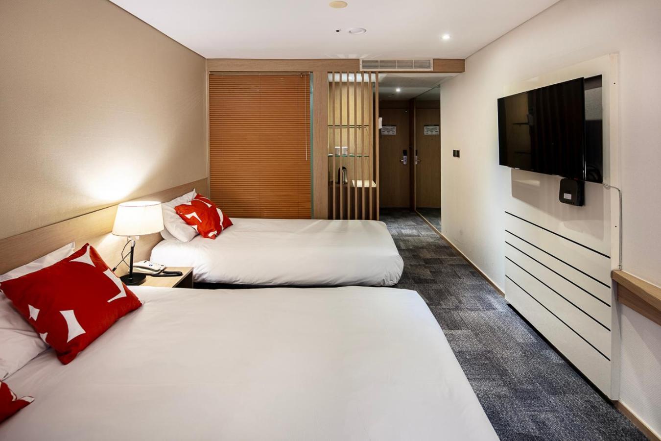 From H The Best Hotel Jeju Seongsan Сеогвипо Екстериор снимка