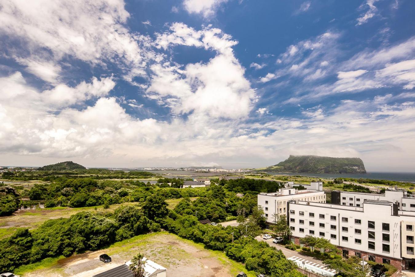 From H The Best Hotel Jeju Seongsan Сеогвипо Екстериор снимка