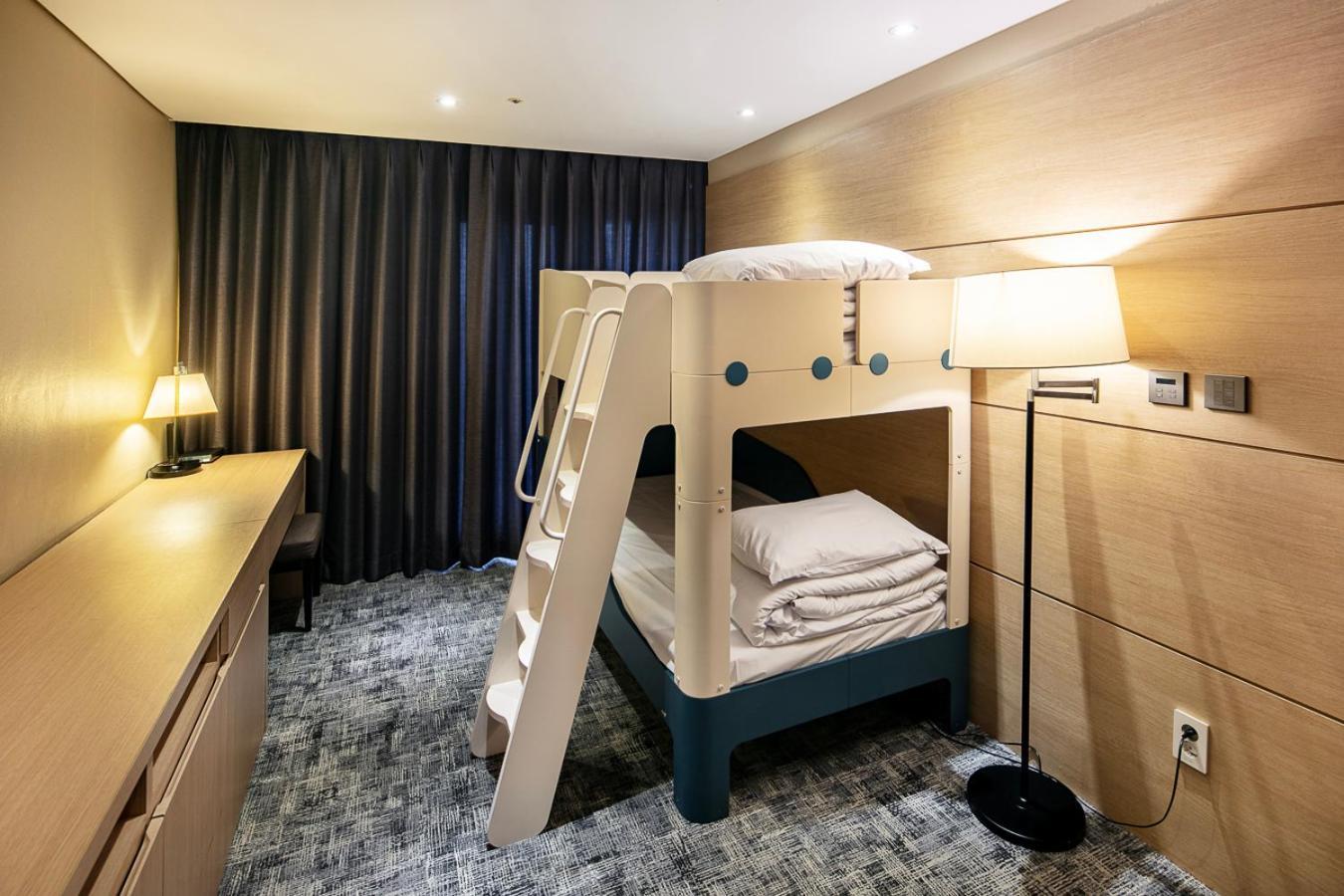 From H The Best Hotel Jeju Seongsan Сеогвипо Екстериор снимка